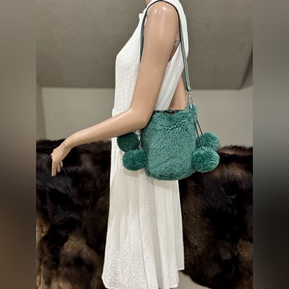 Chic Design Handmade Genuine Shearling Drawstring Bucket Bag & Multi Style Use - Picture 2 of 15